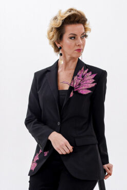Kadın Pembe Nakışlı Siyah Blazer Ceket